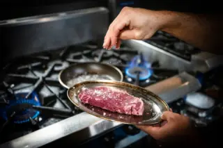 Quality is at the heart of everything we do.

Each dish at La Feria is freshly prepared using carefully sourced ingredients - including our 28-day aged sirloin steak, rich in flavour and expertly cooked.

Try it with mojo picon, a spicy red pepper sauce from the Canary Islands, a much-loved accompaniment to meat  dishes throughout Spain.