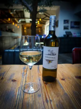 Have you tried our delicious new white Rioja? 

Vinestral is made in a super modern style - it has citrus, green apple and pear flavours and a crisp mineral finish. 

Salud! 

#HarrogateFood #SpanishWine #RiojaBlanco #WineSpotlight #HarrogateRestaurants